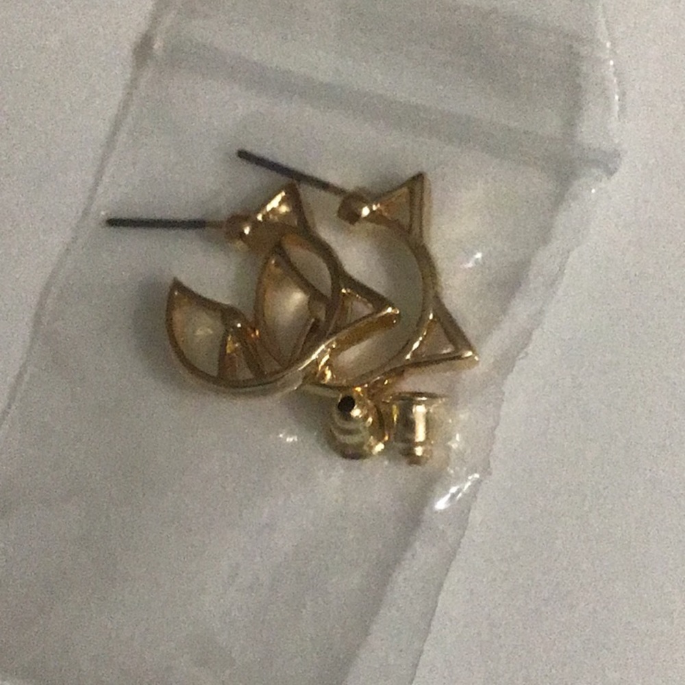 Cute Kitty Cat Face Earrings Gold - Picture 5 of 5